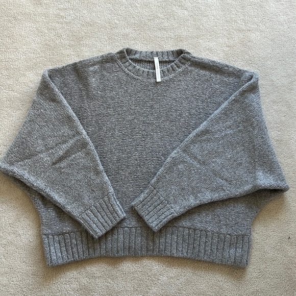 Aritzia Sweaters - Aritzia The Group Oversized Knit Sweater